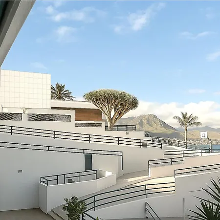 Live Punta Columbus Pool & Front