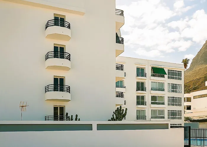 Live Punta Columbus Pool & Front