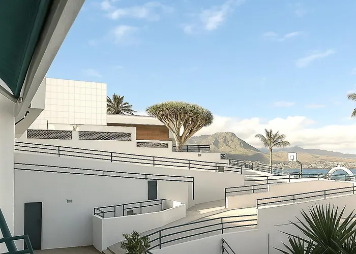 Live Punta Columbus Pool & Front